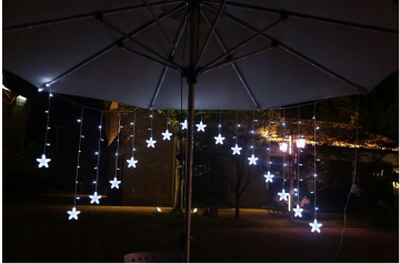 Lampki świąteczne wewnętrzne/zewnętrzne, Kurtyny gwiazdkowe wiszące 136 LED, zimna biel, 5,6m